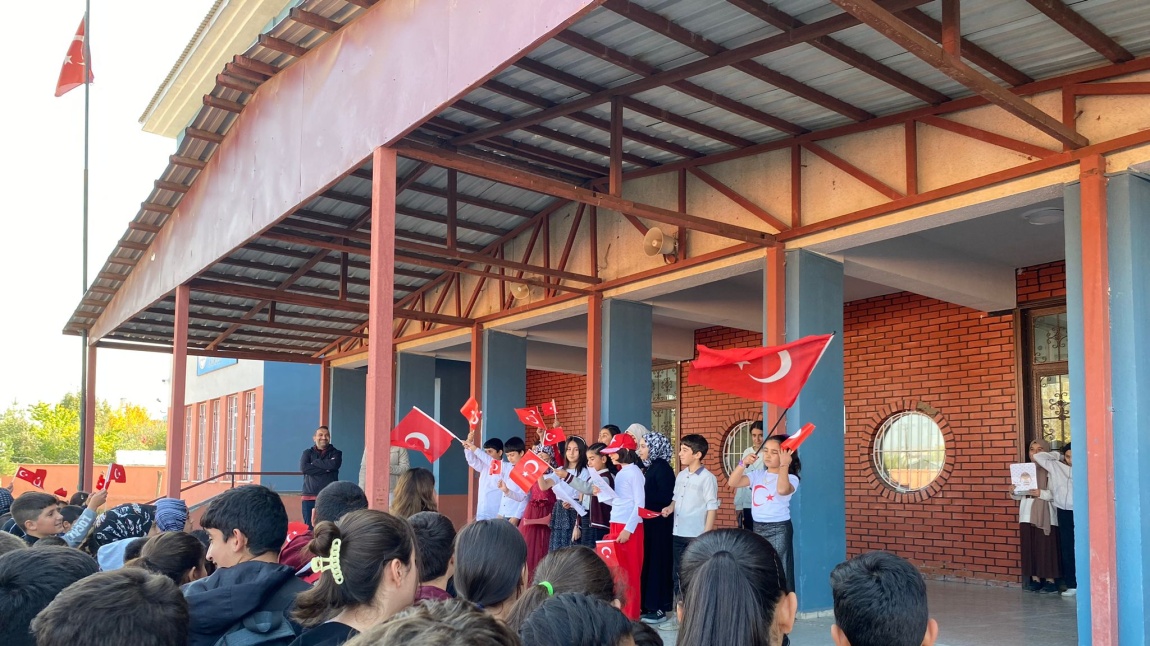 Okulumuz 29 Ekim Cumhuriyet Bayramını büyük bir coşkuyla kutladı. 
